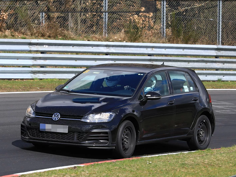 Volkswagen начал испытания нового Golf